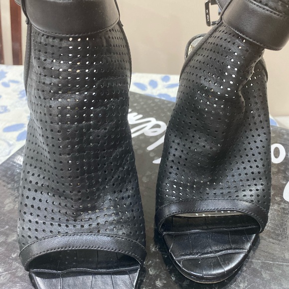 Black Chunky Edelman Heels - Size 5.5 - Picture 4 of 8